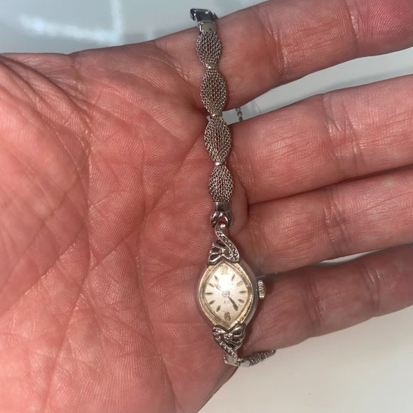 STUNNING Vintage Ladies Bulova 10k rolled gold plate M3 watch - Picture 4 of 6